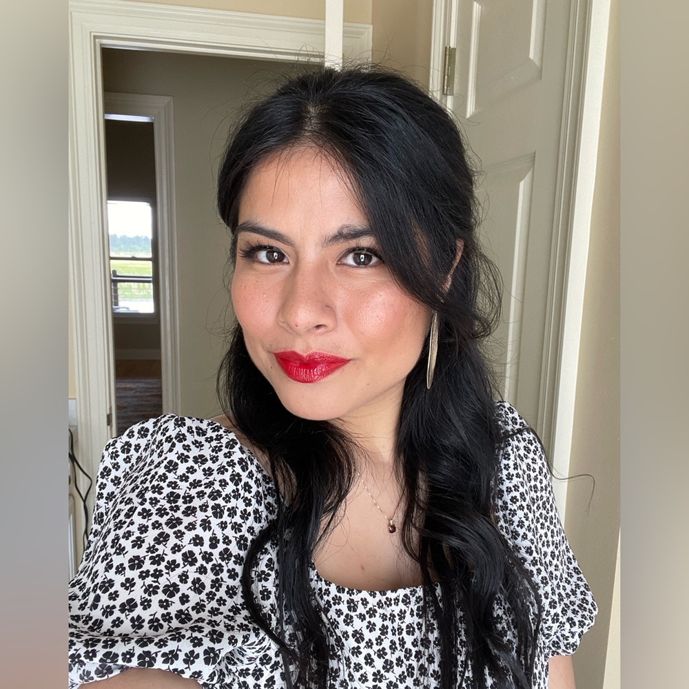 Meet your Posher, Nicole